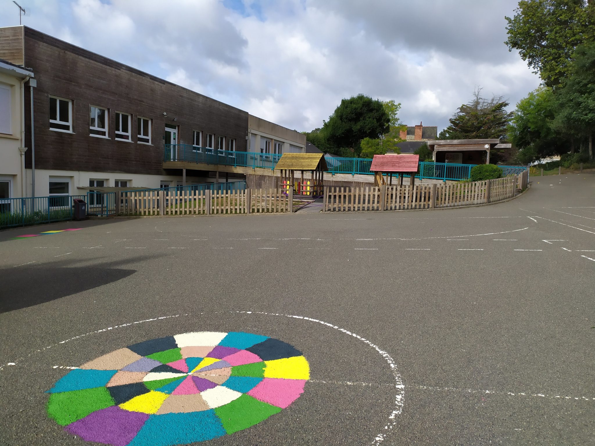 Présentation Ecole Sainte Thérèse Laval Maternelle & Elémentaire