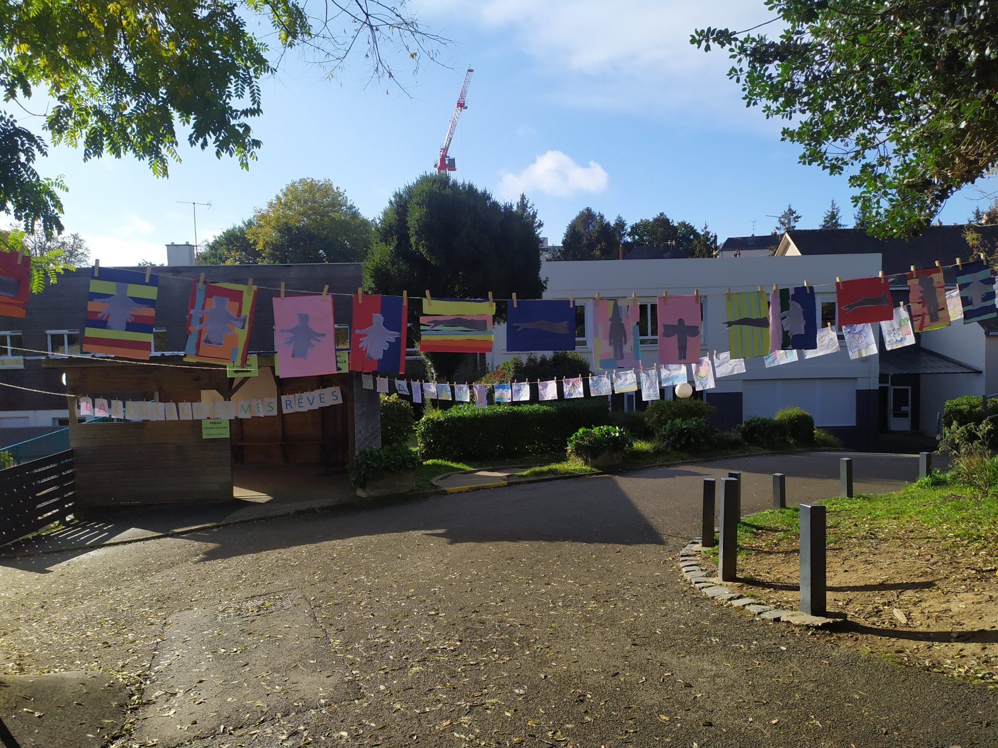 La Grande Lessive exposition à l’école Ecole Sainte Thérèse Laval