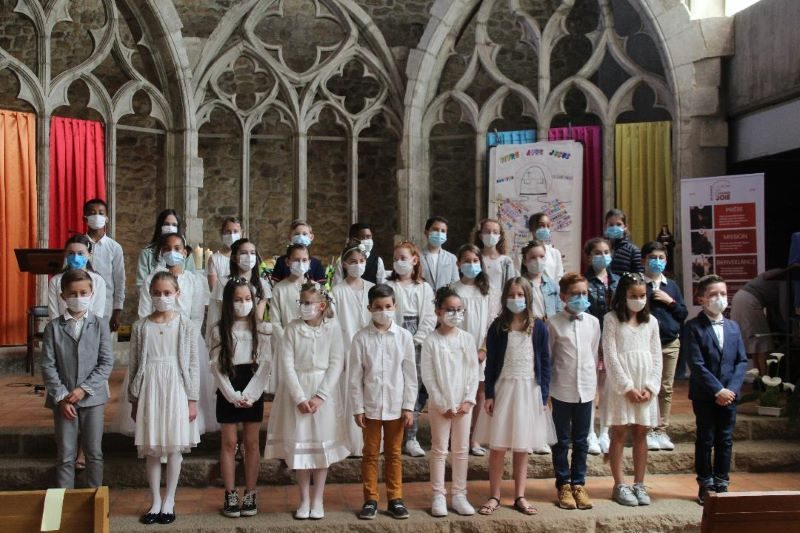 21 élèves de l’Ecole Sainte Thérèse ont fait leur communion. Ecole