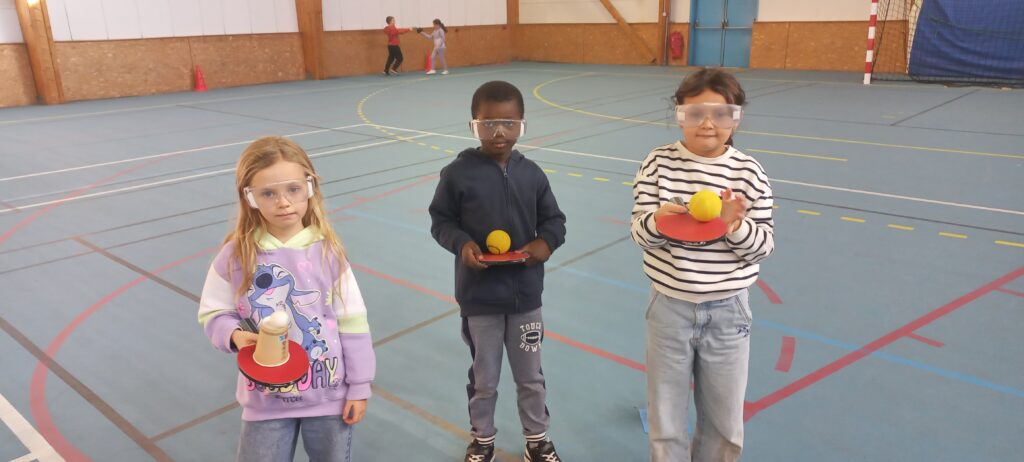Les C.E.1-C.E.2 se préparent pour les championnats de France de tennis de table !!!
